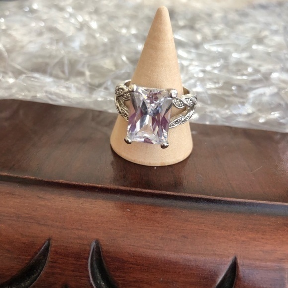 Vintage Ring Size 8 - Picture 1 of 3